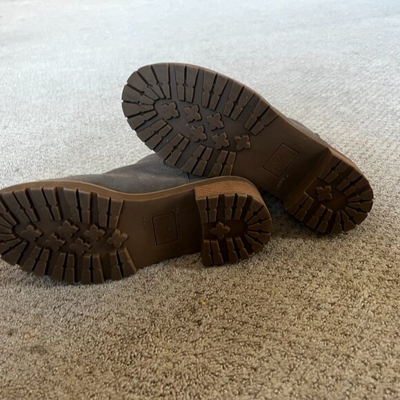 Blondo Mayes Waterproof Chelsea Boot - women's size 9 - Picture 5 of 7